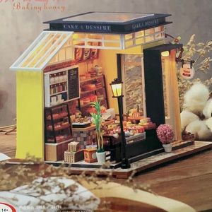 Bakery miniature dollhouse DIY kit with dust cover